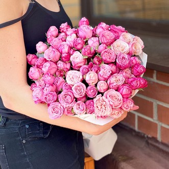 15 пионовидных кустовых роз