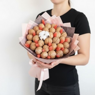 Букет из орехов и лагуруса