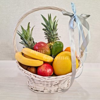 Корзина фруктов с двумя ананасами