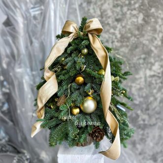 Новогодняя елочка с золотым декором